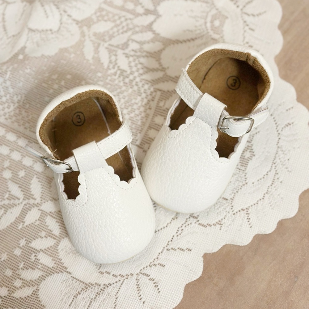 White Baby Mary Jane Walker Shoes with Scallop Trim